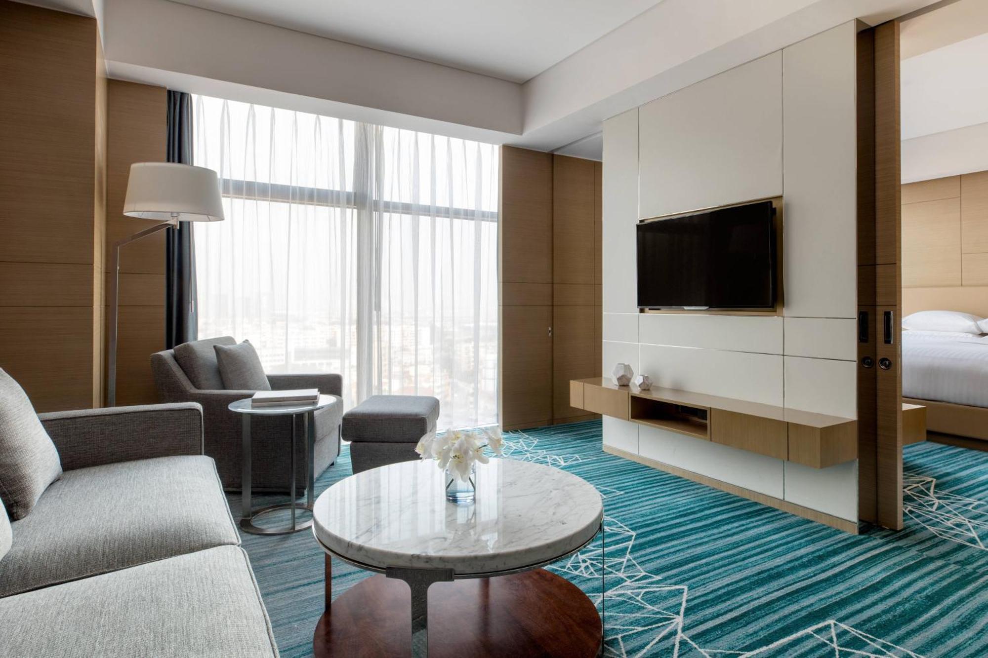 Отель Courtyard By Marriott Shunde Longjiang, Near Furniture Fair Экстерьер фото